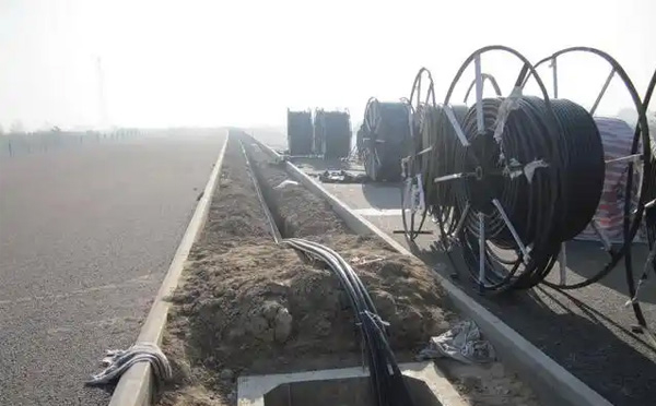 临夏县光缆施工如何应对复杂地形布线难题？